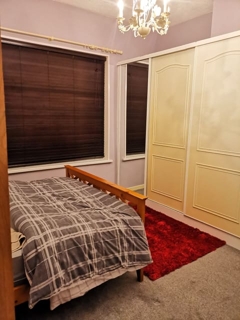 Deluxe Room, 1 King Bed | Individually furnished, desk, laptop workspace, free WiFi