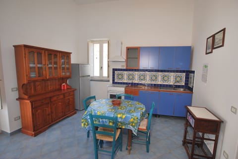 Classic Apartment | Private kitchen | Cookware/dishes/utensils