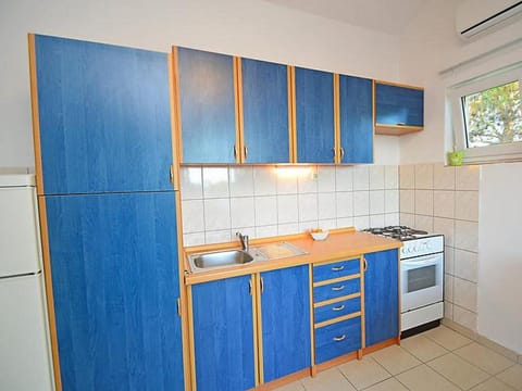 Apartment (Superior One Bedroom Apartment with T) | Private kitchen | Fridge