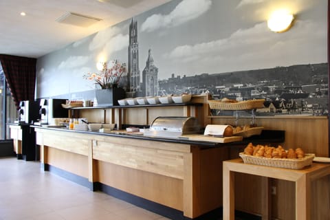 Daily buffet breakfast (EUR 17.75 per person)