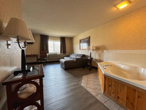 Deluxe Suite, 1 King Bed, Jetted Tub | Desk, blackout drapes, iron/ironing board, free WiFi