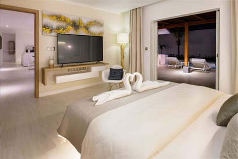 4 bedroom Villa | In-room safe, desk, iron/ironing board, free cribs/infant beds