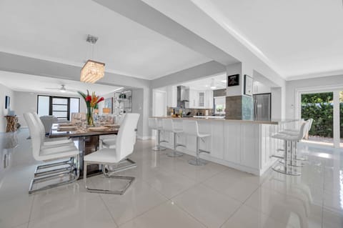 Dining table for 6 plus 6 countertop chairs.