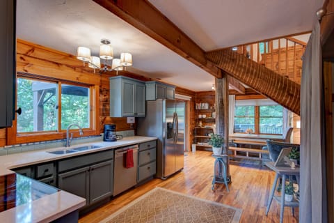 Family Cabin | Private kitchen | Mini-fridge, microwave, coffee/tea maker, paper towels