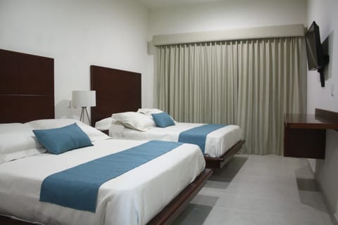 Double Suite | In-room safe, iron/ironing board, free WiFi, bed sheets