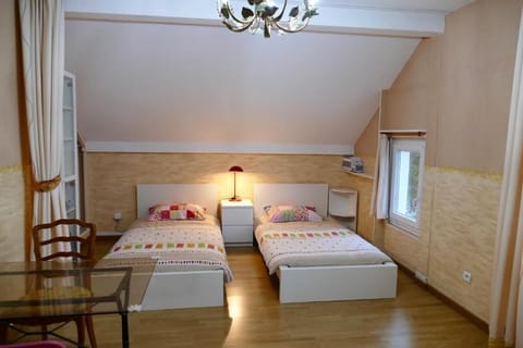 Basic Double or Twin Room, 2 Twin Beds, Non Smoking, Refrigerator | Premium bedding, individually decorated, individually furnished, desk