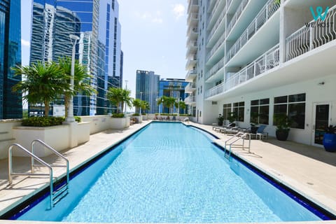 2 outdoor pools, free cabanas, pool umbrellas