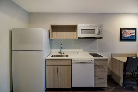 Full-size fridge, microwave, stovetop