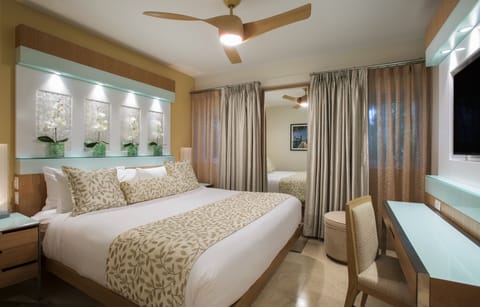 Luxury Two Bedroom Garden View Flat Suite | 2 bedrooms, premium bedding, pillowtop beds, in-room safe