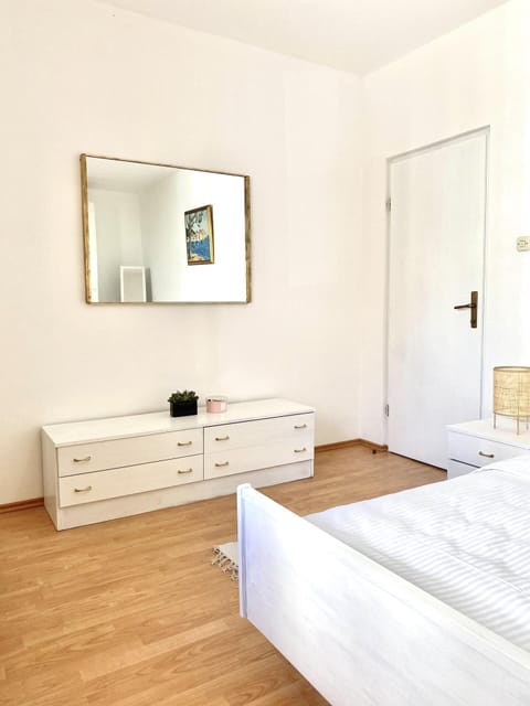 Apartment | 2 bedrooms, iron/ironing board, free WiFi, bed sheets