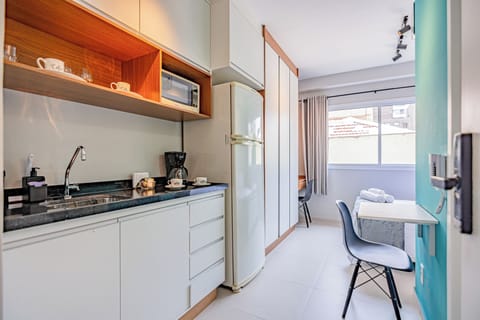 Studio | Private kitchen | Fridge, microwave, stovetop, coffee/tea maker