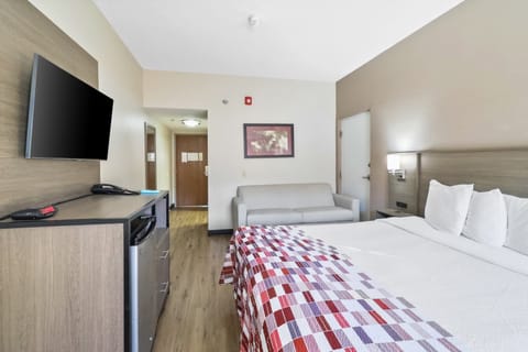Superior Room, 1 King Bed, Non Smoking | Desk, free WiFi, bed sheets