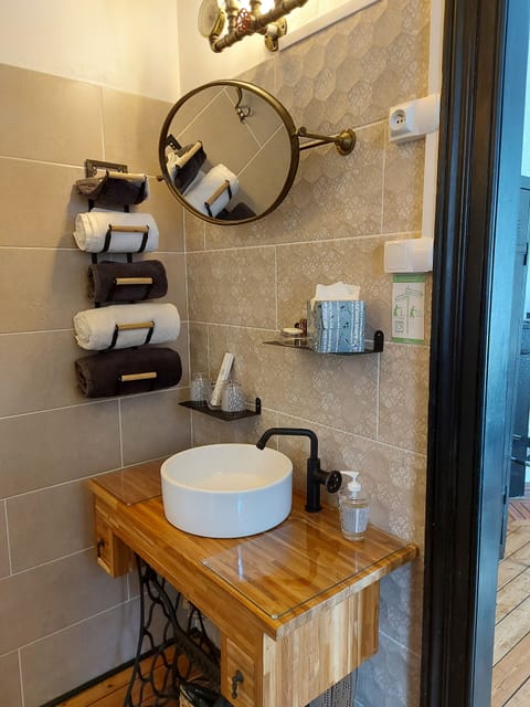 Classic Double Room, Non Smoking, Courtyard View | Bathroom | Shower, rainfall showerhead, free toiletries, hair dryer