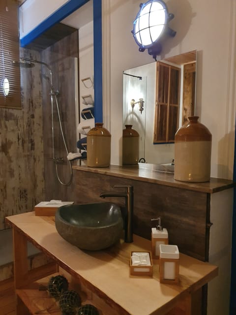 Classic Double or Twin Room, Non Smoking, City View | Bathroom | Shower, rainfall showerhead, free toiletries, hair dryer