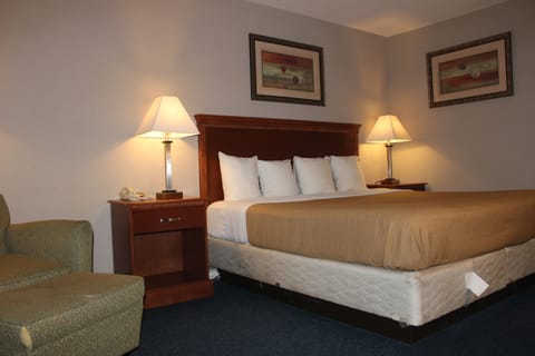 Standard Room, 1 King Bed | Desk, laptop workspace, free WiFi, bed sheets