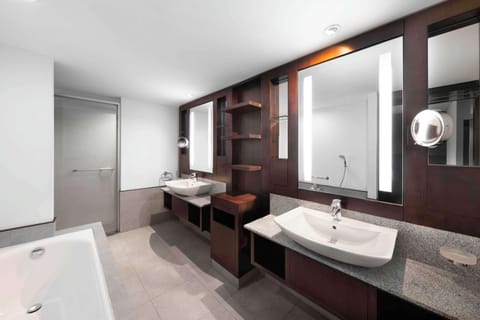 Suite, 1 Bedroom | Bathroom | Shower, eco-friendly toiletries, hair dryer, bidet