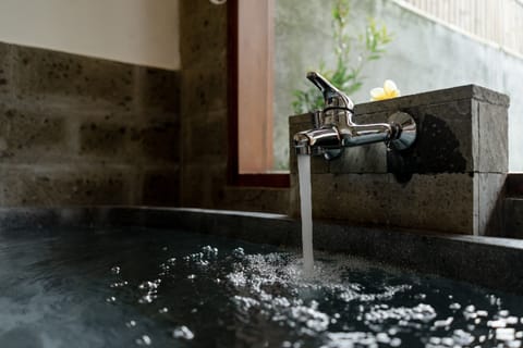 Premier Villa | Deep soaking bathtub