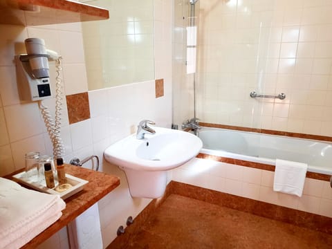 Villa, 1 Bedroom | Bathroom | Bathtub, free toiletries, hair dryer, bidet