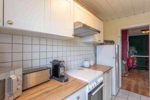 Family Apartment | Private kitchen | Cookware/dishes/utensils