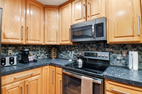 Condo, 2 Bedrooms | Private kitchen | Fridge, oven, coffee/tea maker, toaster