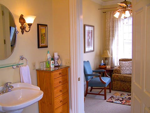 Luxury Suite, 1 Queen Bed, Ensuite, Garden View | Bathroom | Combined shower/tub, free toiletries, hair dryer, bathrobes