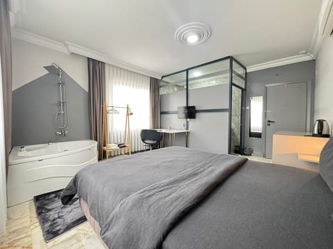 Romantic Room, 1 Bedroom | Premium bedding, minibar, individually decorated, individually furnished