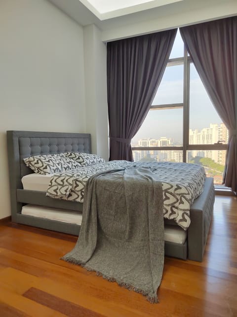 Apartment | Blackout drapes, iron/ironing board, free WiFi, bed sheets