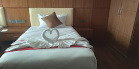 Deluxe Single Room | Free WiFi, bed sheets