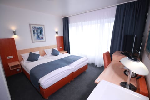 Standard Double Room | Desk, soundproofing, free WiFi, bed sheets