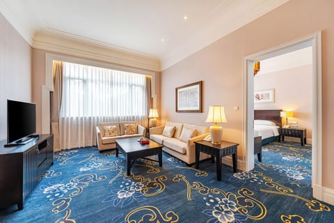 Superior Suite | Premium bedding, Select Comfort beds, minibar, in-room safe