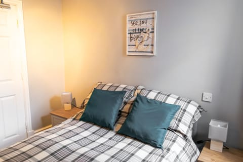 Basic Double Room | Free WiFi, bed sheets