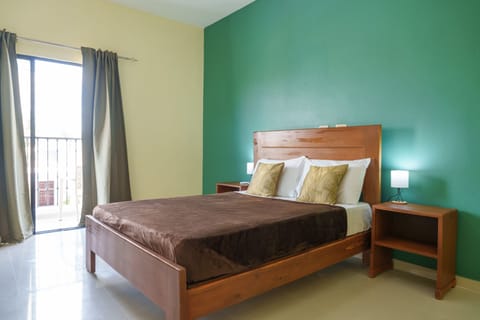 Family Room | In-room safe, iron/ironing board, free WiFi, bed sheets