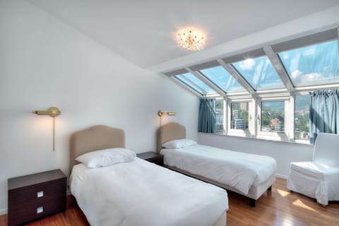 1 bedroom, hypo-allergenic bedding, minibar, in-room safe