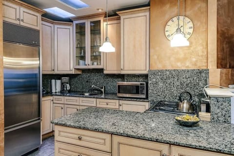 Fully stocked kitchen (both units)