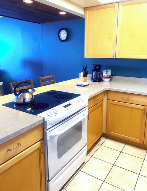 Comfort Suite, 2 Bedrooms | Private kitchen | Full-size fridge, microwave, oven, stovetop