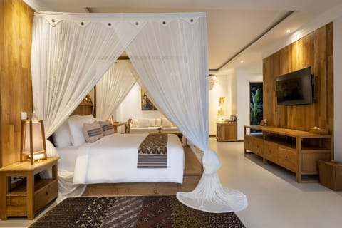 Presidential Room | Egyptian cotton sheets, premium bedding, minibar, desk