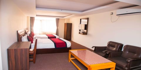 Deluxe Double Room | Desk, free WiFi, bed sheets