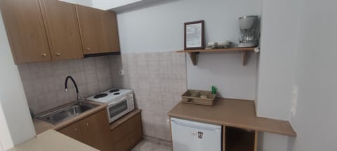 Duplex, 1 Bedroom | Private kitchen | Fridge, stovetop, dishwasher, cookware/dishes/utensils