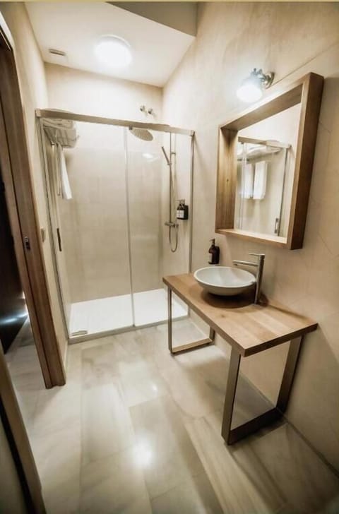 Premium Double Room | Bathroom | Hair dryer, bidet, towels, soap