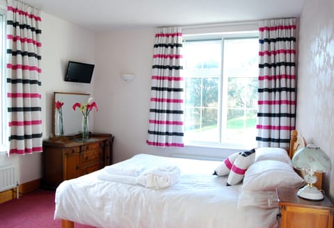 Twin Room | Blackout drapes, soundproofing, iron/ironing board, free WiFi