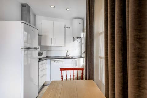 Standard Apartment, City View, Annex Building (Annex Building) | Private kitchenette