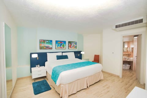 Penthouse, 2 Bedrooms, 2 Bathrooms, Ocean View | Hypo-allergenic bedding, in-room safe, iron/ironing board, travel crib