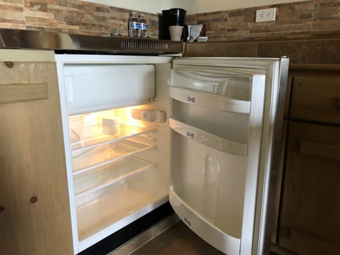 Standard Studio, 1 Double Bed, Kitchenette | Mini-refrigerator