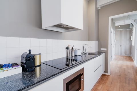 Apartment, 2 Bedrooms | Private kitchen | Fridge, microwave, oven, stovetop