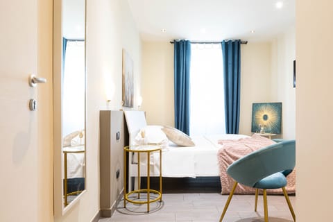 Double Room | In-room safe, desk, soundproofing, free WiFi