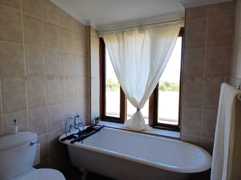 Comfort Triple Room, Garden View, Ground Floor | Bathroom | Shower, towels