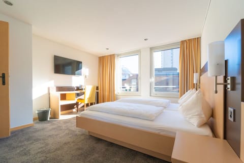 Standard Double Room | In-room safe, soundproofing, iron/ironing board, free WiFi