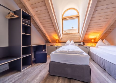 Family Quadruple Room | In-room safe, soundproofing, iron/ironing board, free WiFi