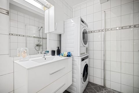 City Apartment | Bathroom