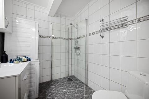 City Apartment | Bathroom